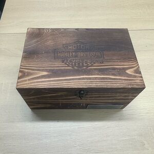 Harley-Davidson Whiskey 2 pc 13 0z Glass Gift Set Wooden Storage Box EUC